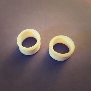 3/4" silicone white plugs tunnels gauges
